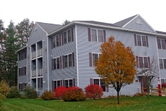 Hollis Commons in Concord, NH - Foto de edificio