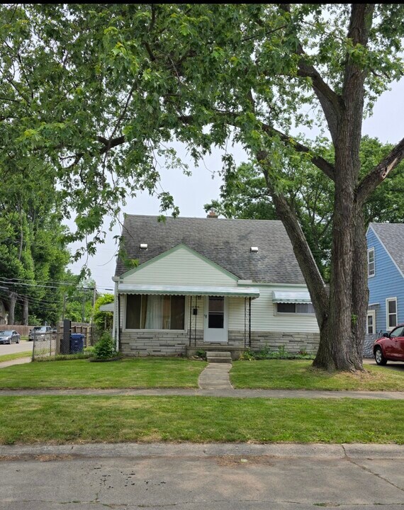 18306 Lennane St in Redford, MI - Building Photo