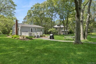 28 The Trail in Hampton Bays, NY - Foto de edificio - Building Photo