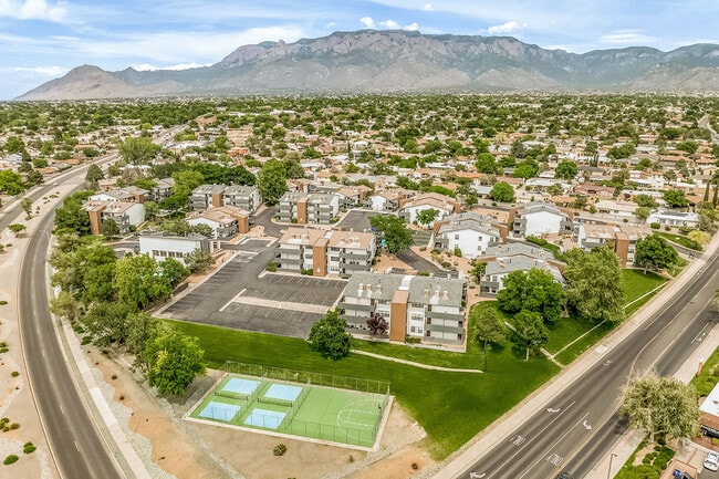 Canoan Village in Albuquerque, NM - Foto de edificio - Building Photo