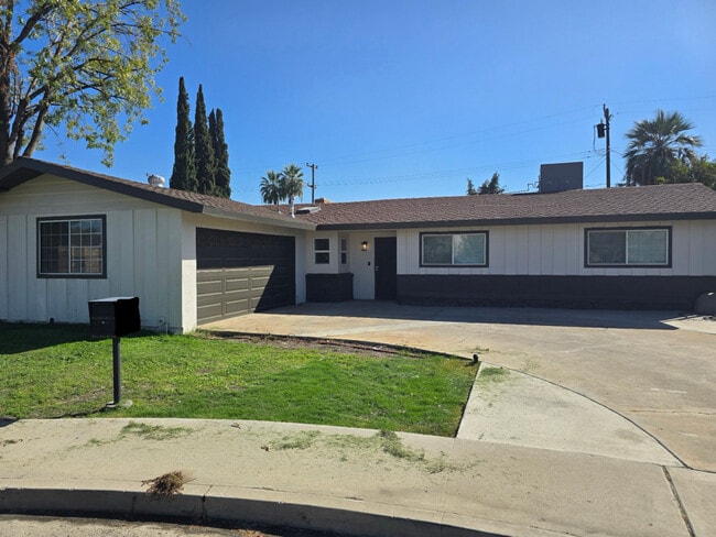 3801 Bianchi Way in Bakersfield, CA - Building Photo - Building Photo