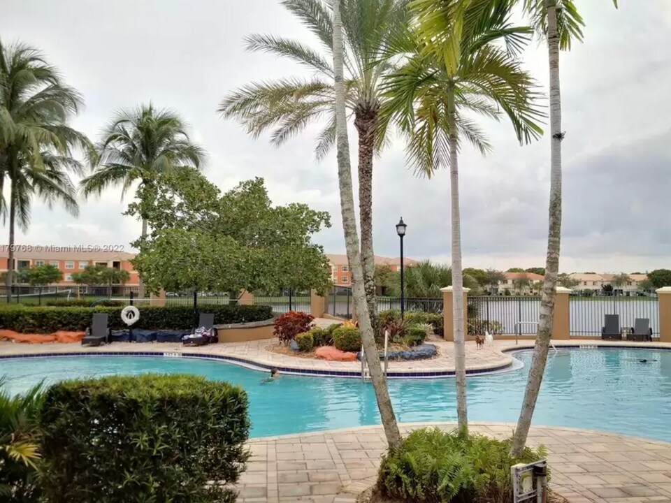 4404 SW 160th Ave, Unit 823 in Miramar, FL - Foto de edificio