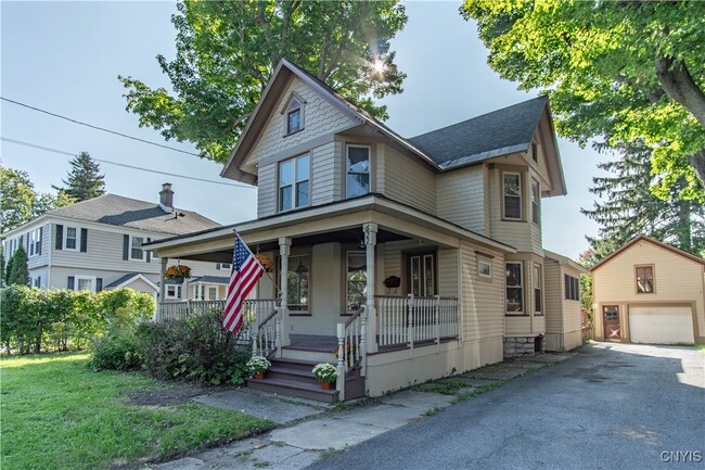 622 Holcomb St in Watertown, NY - Foto de edificio - Building Photo