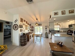 2013 NE 4th Ter in Cape Coral, FL - Building Photo - Building Photo