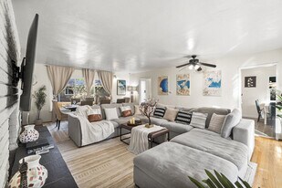 4989 Randlett Dr in La Mesa, CA - Building Photo