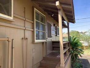 804 Kialoa St in Hoolehua, HI - Building Photo - Building Photo