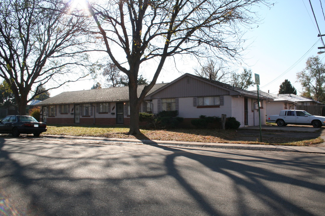 8960 E 12th Ave in Aurora, CO - Building Photo