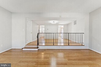 12098 Winona Dr in Lake Ridge, VA - Building Photo - Building Photo