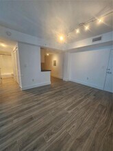 7501 E Treasure Dr in North Bay Village, FL - Building Photo - Building Photo