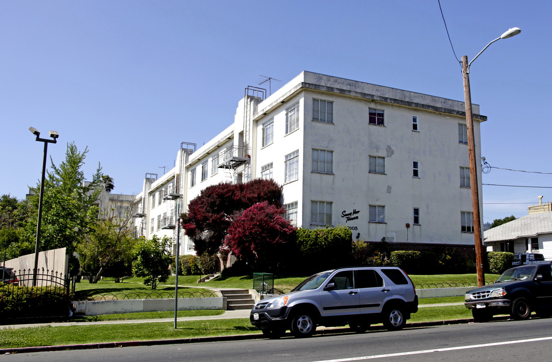 Sunny View Terrace in Oakland, CA - Building Photo