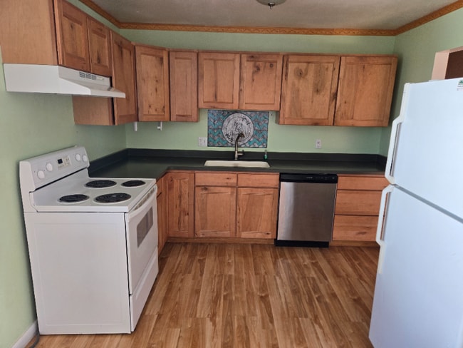 3809 Azalea St in Pueblo, CO - Foto de edificio - Building Photo