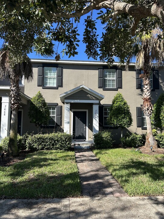 7664 Fairgrove Ave in Windermere, FL - Foto de edificio
