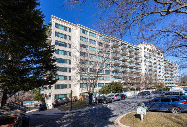 Whitley Park in Bethesda, MD - Foto de edificio - Building Photo