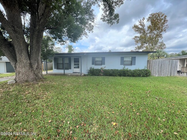 447 Brighton Ave in Orange Park, FL - Foto de edificio - Building Photo