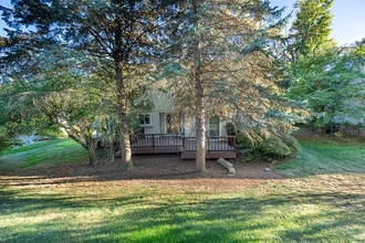 619 Whitney Dr in Rochester Hills, MI - Foto de edificio - Building Photo