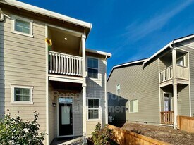 7042 NE 155th Pl in Vancouver, WA - Building Photo