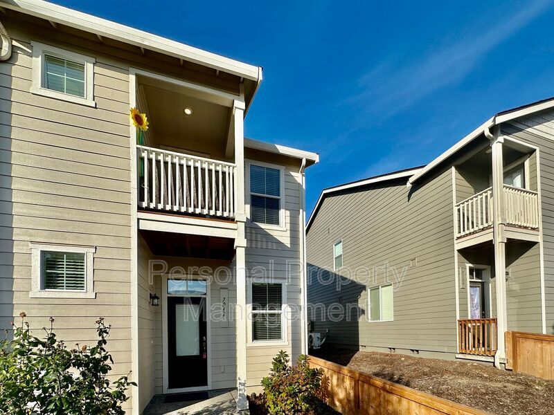 7042 NE 155th Pl in Vancouver, WA - Building Photo