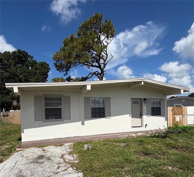 property at 7508 N Thatcher Ave