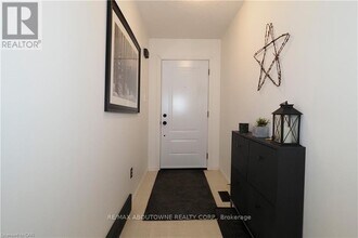 33 Boulder Crescent in Guelph, ON - Building Photo - Building Photo