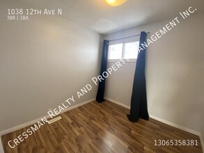 1038 12 Ave N in Regina, SK - Building Photo - Building Photo