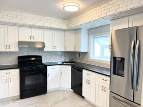 156 Petrus Ave in Staten Island, NY - Building Photo - Building Photo