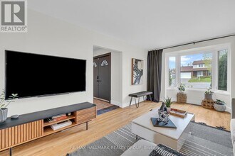 496 Newman Ave in Ottawa, ON - Building Photo - Building Photo