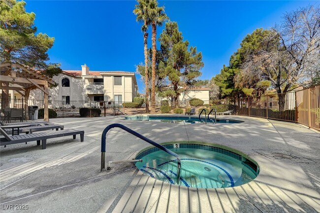 2633 Durango Dr in Las Vegas, NV - Building Photo - Building Photo