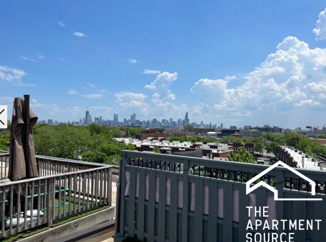 1760 W Wrightwood Ave, Unit 1 in Chicago, IL - Foto de edificio - Building Photo