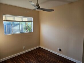 2238 Komo Mai Dr, Unit B in Pearl City, HI - Building Photo - Building Photo