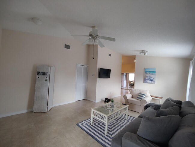 5795 SE Mitzi Ln in Stuart, FL - Building Photo - Building Photo