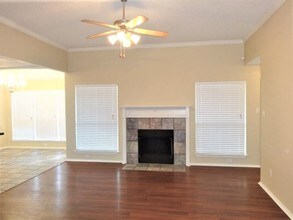 818 La Sierra Ct in Crowley, TX - Foto de edificio - Building Photo