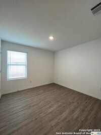 13819 Llama Pl photo'