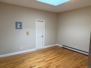 36-09 Ditmars Blvd in Queens, NY - Building Photo - Building Photo