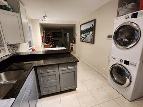 305 3rd St in Lake Park, FL - Building Photo - Building Photo