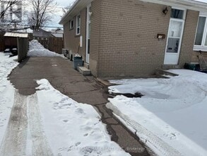 145 Tulloch Dr in Ajax, ON - Building Photo - Building Photo