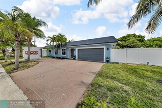 1398 NW 14th Ct in Boca Raton, FL - Building Photo - Building Photo