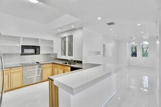 21032 NE 32nd Ave in Miami, FL - Building Photo - Building Photo