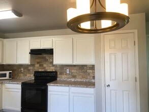 301 Thornton St in Merkel, TX - Building Photo - Building Photo