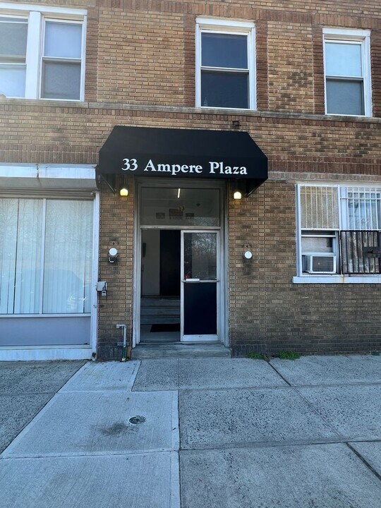 11 Ampere Plaza in East Orange, NJ - Building Photo