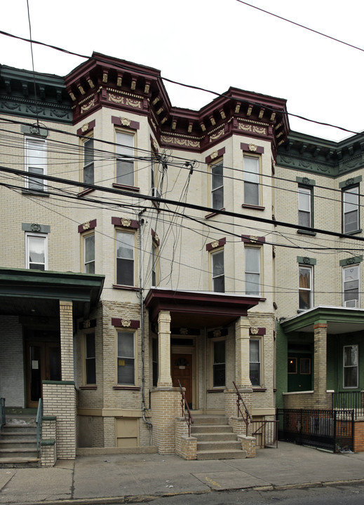 377 Baldwin Ave in Jersey City, NJ - Foto de edificio