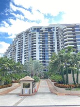 520 Brickell Key Dr, Unit A1604 in Miami, FL - Building Photo - Building Photo