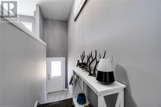 61 Farley Ln in Hamilton, ON - Building Photo - Building Photo