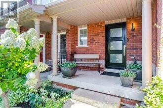 2228 Hummingbird Way in Oakville, ON - Building Photo - Building Photo