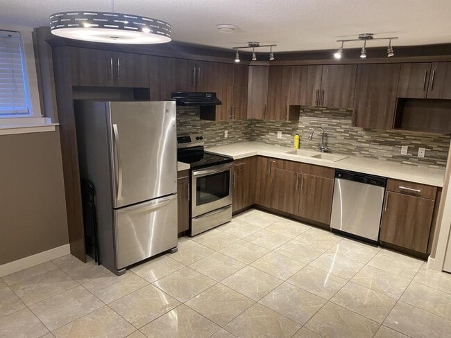 11325-1105A 105A Ave in Grande Prairie, AB - Building Photo - Building Photo