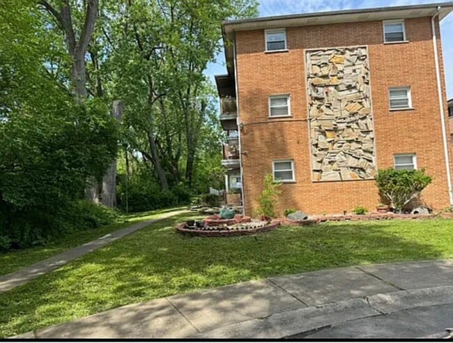 13058 S Wood St, Unit 3-East