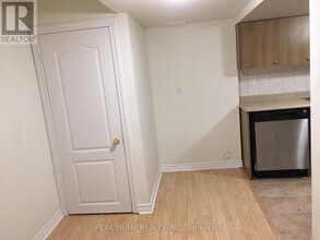 5484 Freshwater Dr in Mississauga, ON - Building Photo - Building Photo