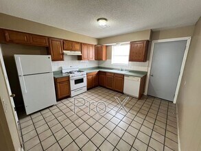 1038 W Hendrix St in Rogers, AR - Building Photo - Building Photo