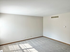 540 N Crystal Ave in Elgin, IL - Building Photo - Building Photo