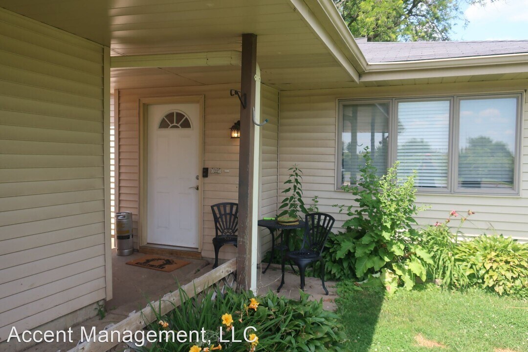 1910 Wyoming Ave in Sun Prairie, WI - Building Photo