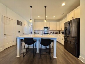 2079 Oakwood Ave in Nashville, TN - Building Photo - Building Photo